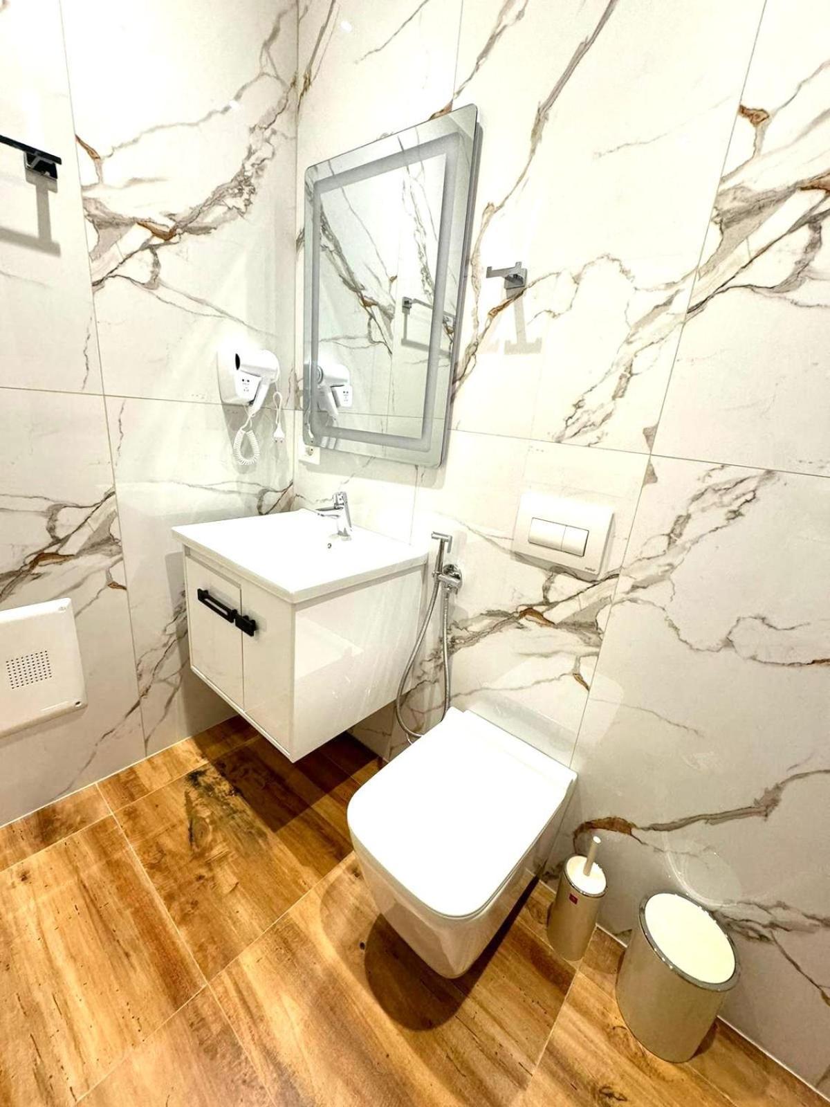 Hotel Balili Vlorë Buitenkant foto