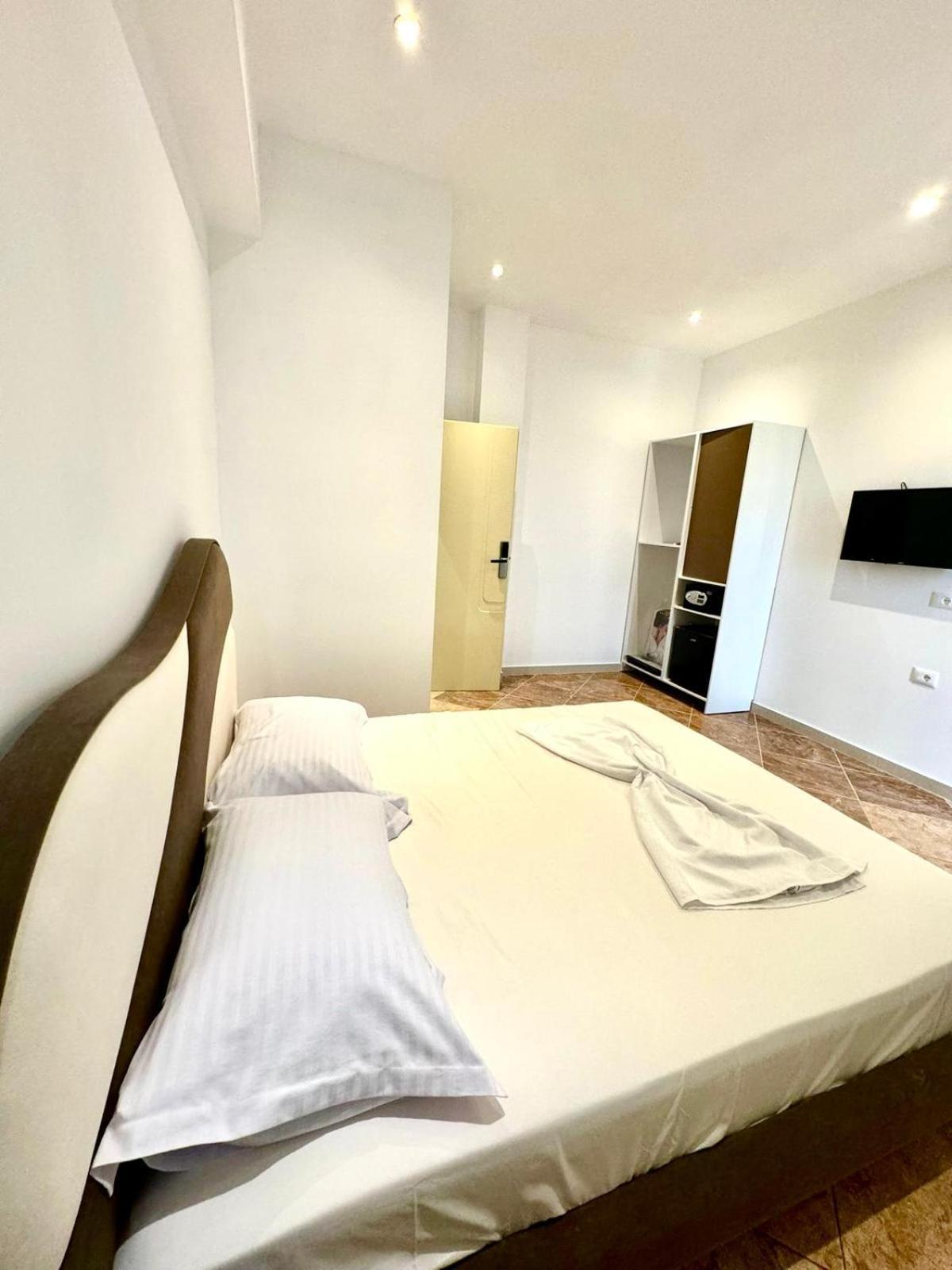Hotel Balili Vlorë Buitenkant foto