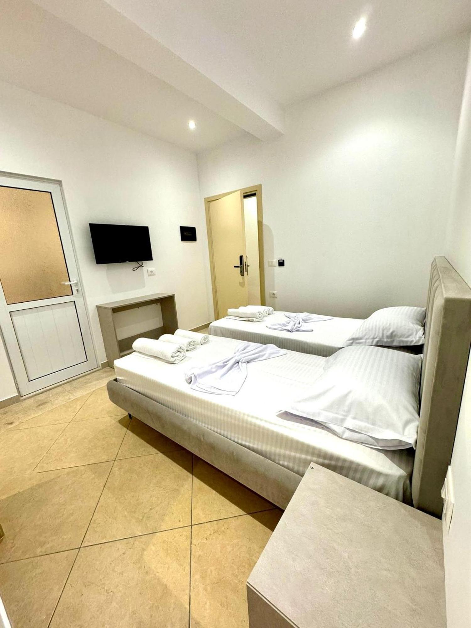 Hotel Balili Vlorë Buitenkant foto