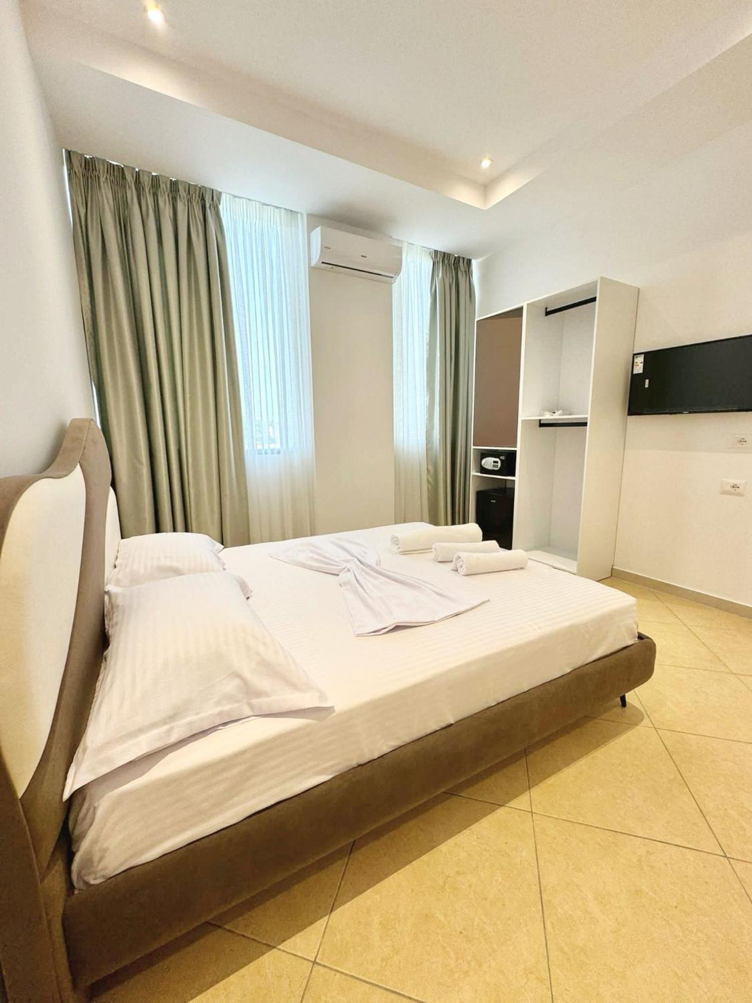Hotel Balili Vlorë Buitenkant foto