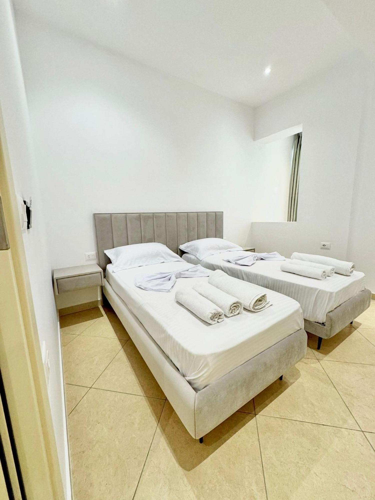 Hotel Balili Vlorë Buitenkant foto